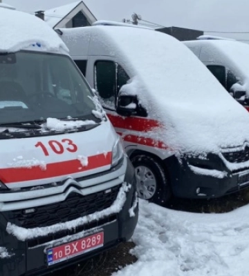 До Херсона доправили вісім нових «швидких»