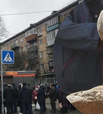В Херсонской области россияне обстреляли людей, которые стояли в очереди за хлебом
