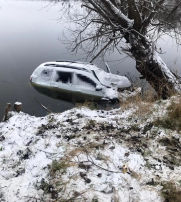 В Винницкой области автомобиль сорвался в водоем