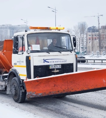 Негода: киян закликали без потреби не виїжджати в місто та не паркувати авто обабіч доріг