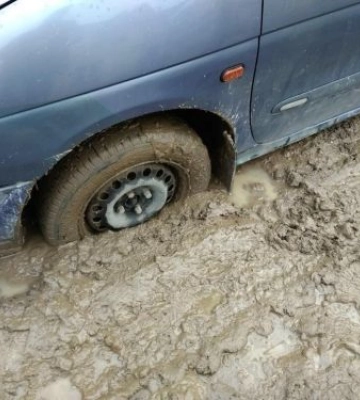 У Запорізькій області через дощі розмило дорогу, якою люди виїжджають з окупації