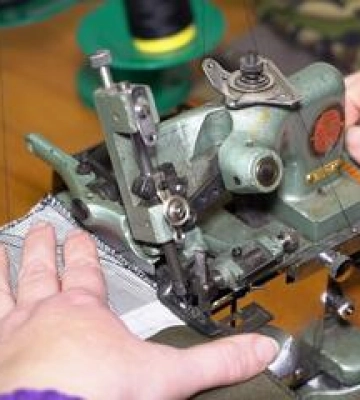 У Новосанжарському ліцеї на Полтавщині шиють військову амуніцію: хто долучається