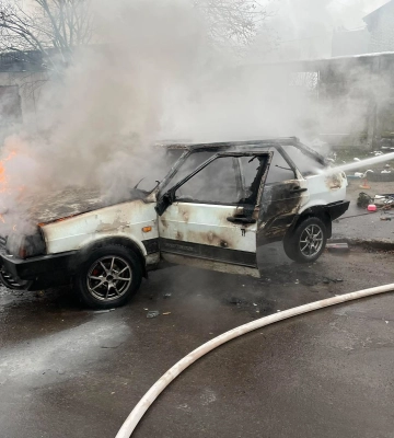 У Львові вщент згорів автомобіль «ВАЗ 2109»