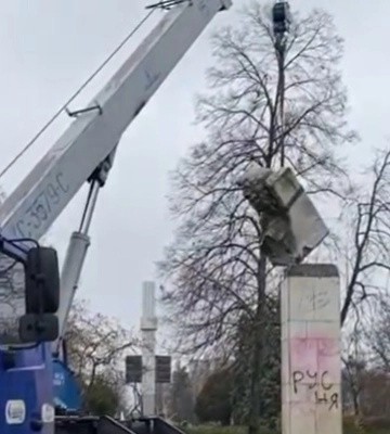 На Полтавщині почали прибирати пам&#039;ятники Пушкіну