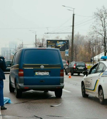 У Дніпрі під колесами авто загинула жінка