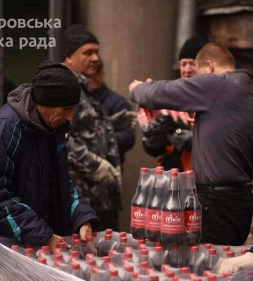 Одяг, взуття, спальники, продукти, корми для тварин: допомога від Дніпра за тиждень