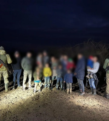 6 чоловіків, 5 жінок та 10 дітей: на Закарпатті затримали групу осіб, яка намагалися незаконно перетнути кордон