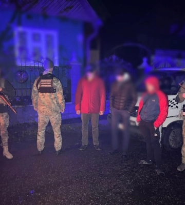 На Закарпатті затримали 20-річного переправника та двох &quot;ухилянтів&quot;