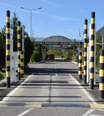На Закарпатських кордонах колапс: Причина відсутність електропостачання