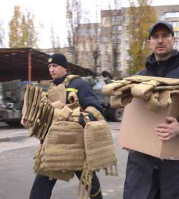Рятувальники Херсона отримали бронежилети від Сталевого фронту
