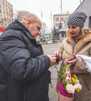 У київській пожежній частині рятувальник з Енергодара освідчився своїй коханій - фото