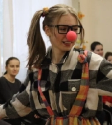 Для луцьких дітей з інклюзивних класів показали інтерактивну виставу-гру