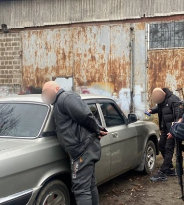 Рабство под Киевом: в Броварах владелец СТО втянул работника в долговую кабалу и заставлял работать бесплатно