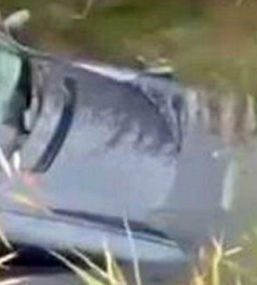 В Одесі автомобіль злетів у канаву з водою, - ФОТО, ВІДЕО
