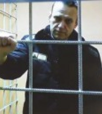 Не выдают зимние сапоги: Навальный решил подать в суд на российскую колонию