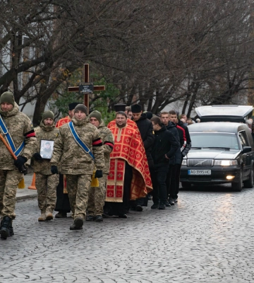 В Ужгороді провели в останню путь полеглого у війні за Україну Олега Копчу (ФОТО)