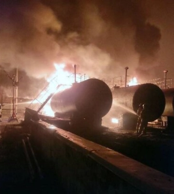 Окупантам дуже гаряче на Донеччині: хлопець прийшов на величезну нафтобазу. Фото наслідків