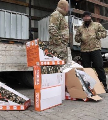 Запорізькі металурги  Метінвесту передали захисникам на передову бензопили та контейнери для питної води