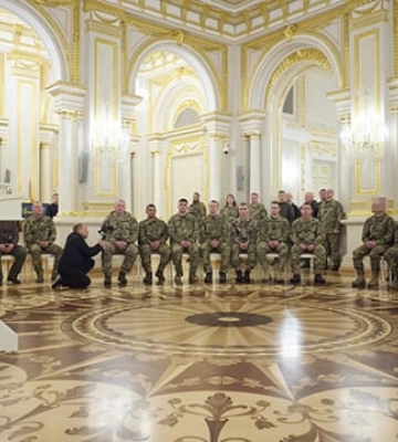 Зеленський нагородив десантників: Настане день, коли ми подякуємо їм за звільнення Донбасу і півдня