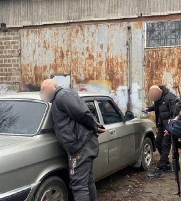 Рабство під Києвом: у Броварах власник СТО втягнув працівника у боргову кабалу та змушував працювати безкоштовно