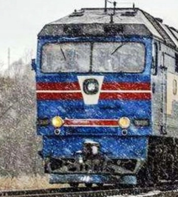 В Красном поезд сбил пожилую женщину