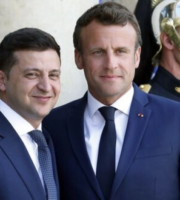 Макрон позвонил Зеленскому из-за новых обстрелов Запорожской АЭС россиянами