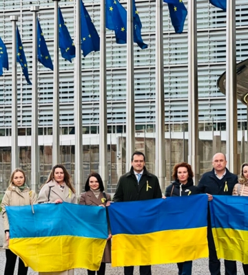 Від Брюсселя до Антарктиди: мережею шириться флешмоб #ЖовтаСтрічка