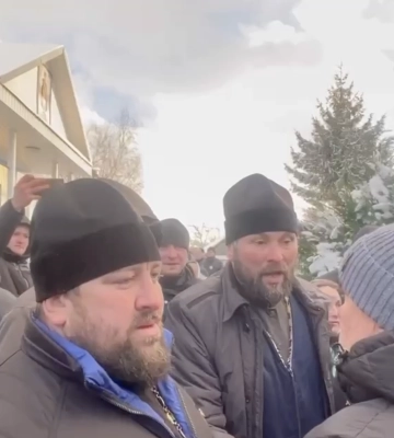 &quot;Почему не на передовой?&quot;: священники УПЦ МП устроили перепалку с военными под Хмельницким