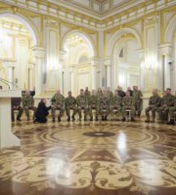 З нагоди Дня Гідності та Свободи і Дня Десантно-штурмових військ Президент вручив державні нагороди військовим і цивільним