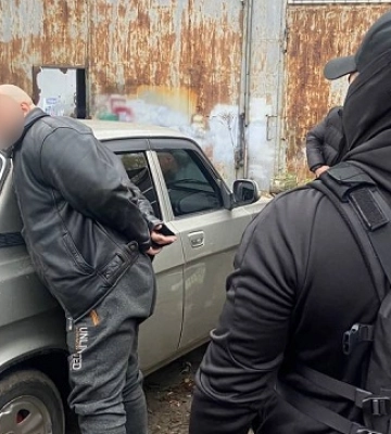 Під Києвом власник СТО тримав у рабстві чоловіка: деталі, фото та відео