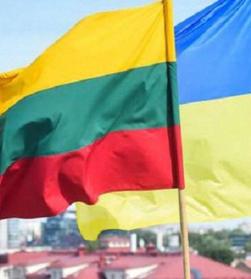 Литва відправила в Україну шість вантажівок з енергетичним обладнанням