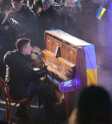 У Львові до річниці подій на Майдані Незалежності провели пам’ятну мистецьку акцію (ФОТО)