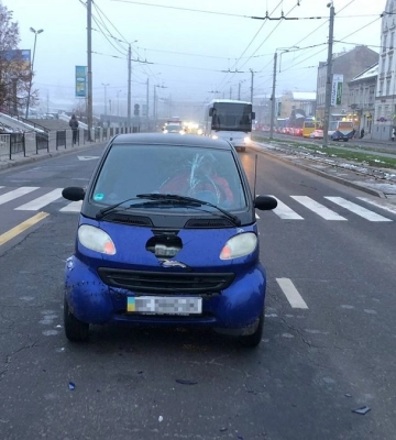 У Львові водій легковика збив на переході 15-річну дівчину