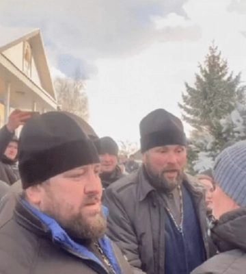 Скандал на Хмельнитчине: священники Московского патриархата набросились на бойцов ВСУ (видео)