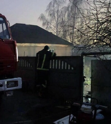 В Днепре затопило дом: спасатели откачивали воду