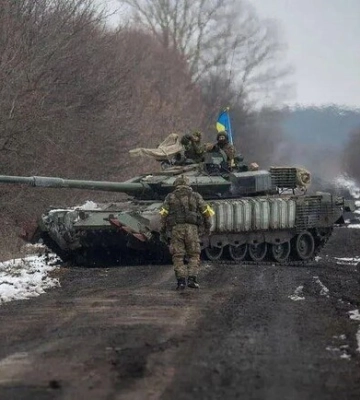 Бійці з Дніпропетровщини розбили колону окупантів та захопили найдорожчий танк РФ