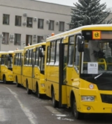 Володимирецька громада отримала два новенькі шкільні автобуси. ФОТО