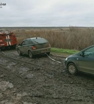 На &quot;Дорозі життя&quot; в Запорізькій області застрягли десятки автівок - фото