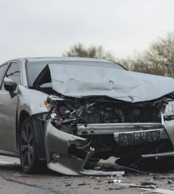 В Днепре на Набережной Заводской столкнулись Lexus и Renault (видео)