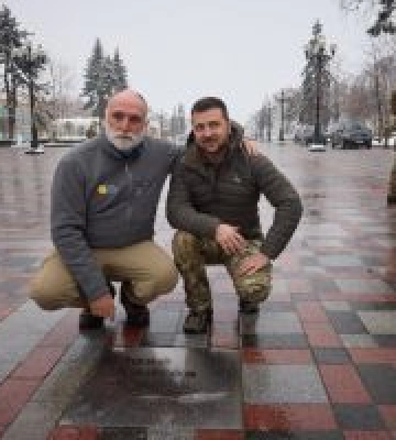 На Алеї сміливості з’явилася табличка, присвячена благодійнику Хосе Андресу