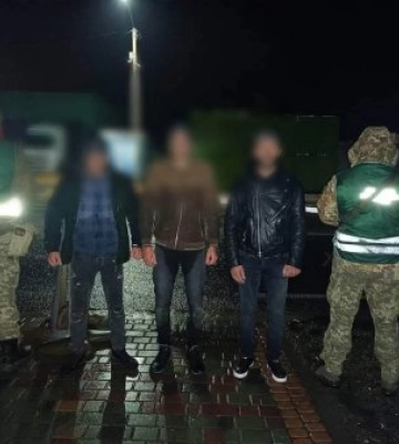 На Закарпатті курсанти - прикордонники затримали трьох чоловіків - подробиці та причини