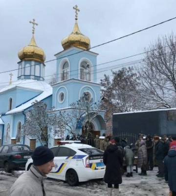 На Киевщине после провокаций сторонников ПЦУ полиция опечатала храм УПЦ