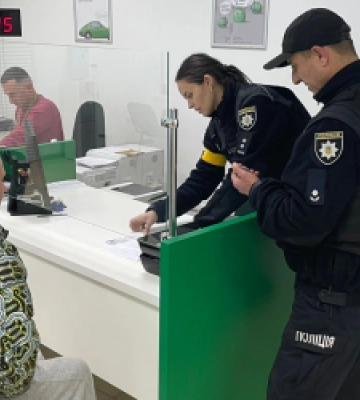 У сервісному центрі МВС Червонограда чоловік намагався обміняти підробне посвідчення водія