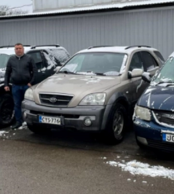 З Львівщини на передову відправили ще 5 автівок