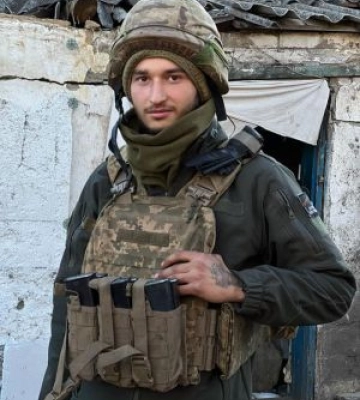 Познайомившись  із «визволителями»,  пішов воювати