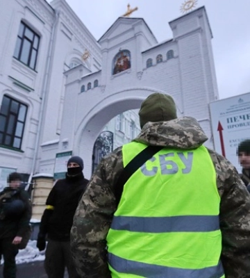 Бога не знайдено. Мережа обговорює обшуки у лаврі