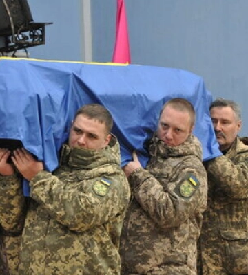 С чемпионом Украины по гандболу и воином Евгением Колесниченко, погибшим в бою против оккупантов, простились в Киеве.&amp;hellip;