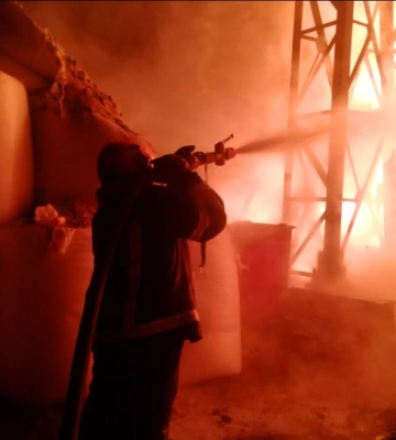 160 рятувальників гасили пожежі від російських ракет на Львівщині