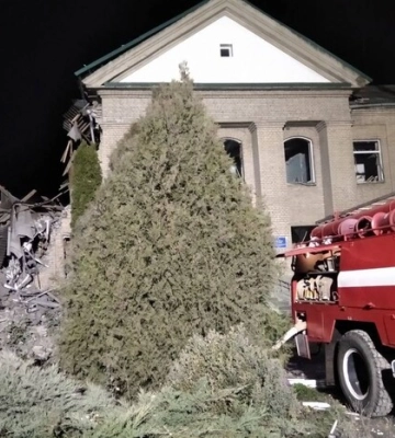 Обстріл Запоріжжя. Рятувальники дістали з-під завалів двох людей