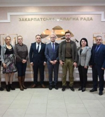 Делегація Чеського краю Пардубіце на Закарпатті вивчає гуманітарні потреби України